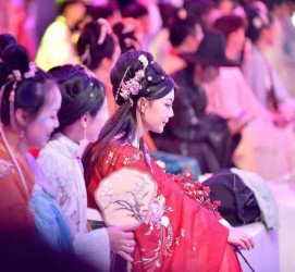 河源汉服模特兼职(想做汉服模特去哪里找)