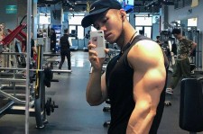河源肌肉男模(肌肉男模拟器)