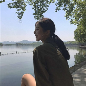 河源私人伴游网带你看到天际，白色盐湖无际，蓝色天空无边