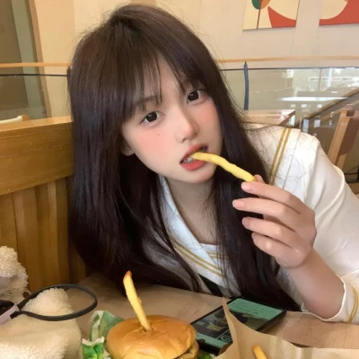 河源伴游女生李欣怡的资料