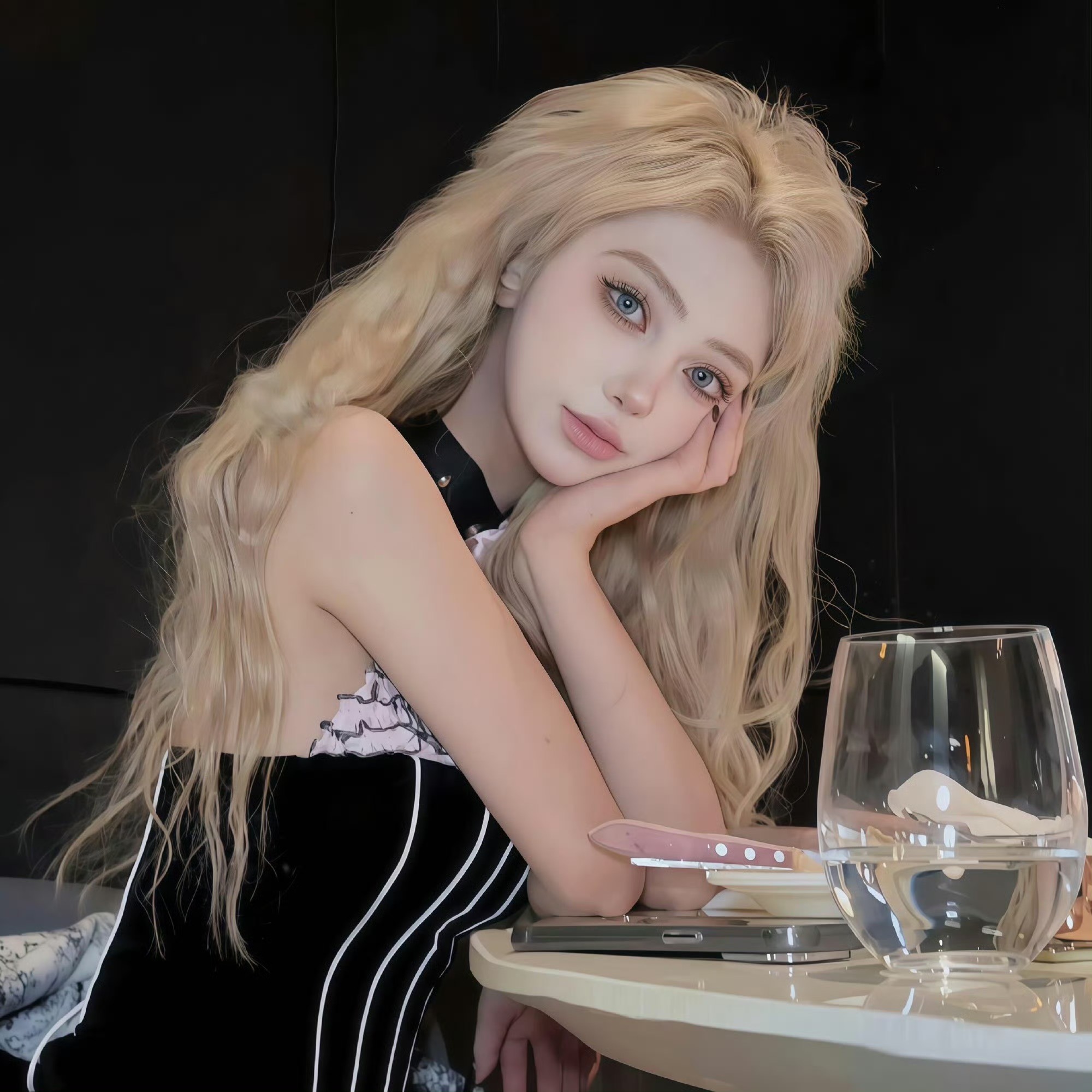 河源伴游女生晨露的资料